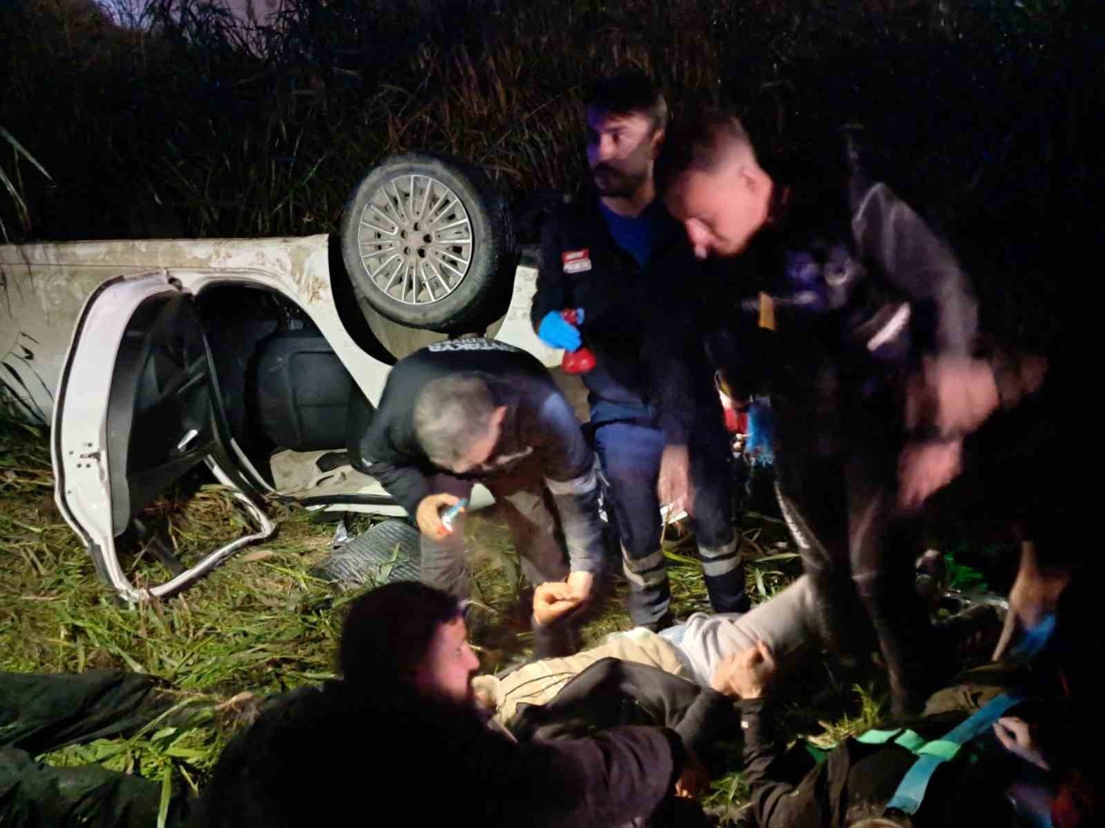 HATAY’DA KAÇAK GÖÇMENLERİ TAŞIYAN OTOMOBİLİN ASİ NEHRİNE UÇMASIYLA YAŞANAN KAZADA 8’İ GÖÇMEN 9...