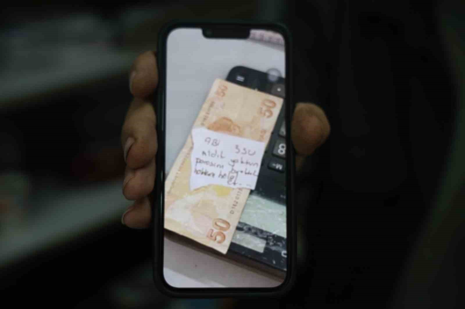 HATAY’IN DEFNE İLÇESİNDE YILLARDIR ESNAFLIK YAPAN ÖZGÜR BÜYÜKAŞIK, İŞ YERİNDE OLMADIĞI ESNADA ÜÇ...