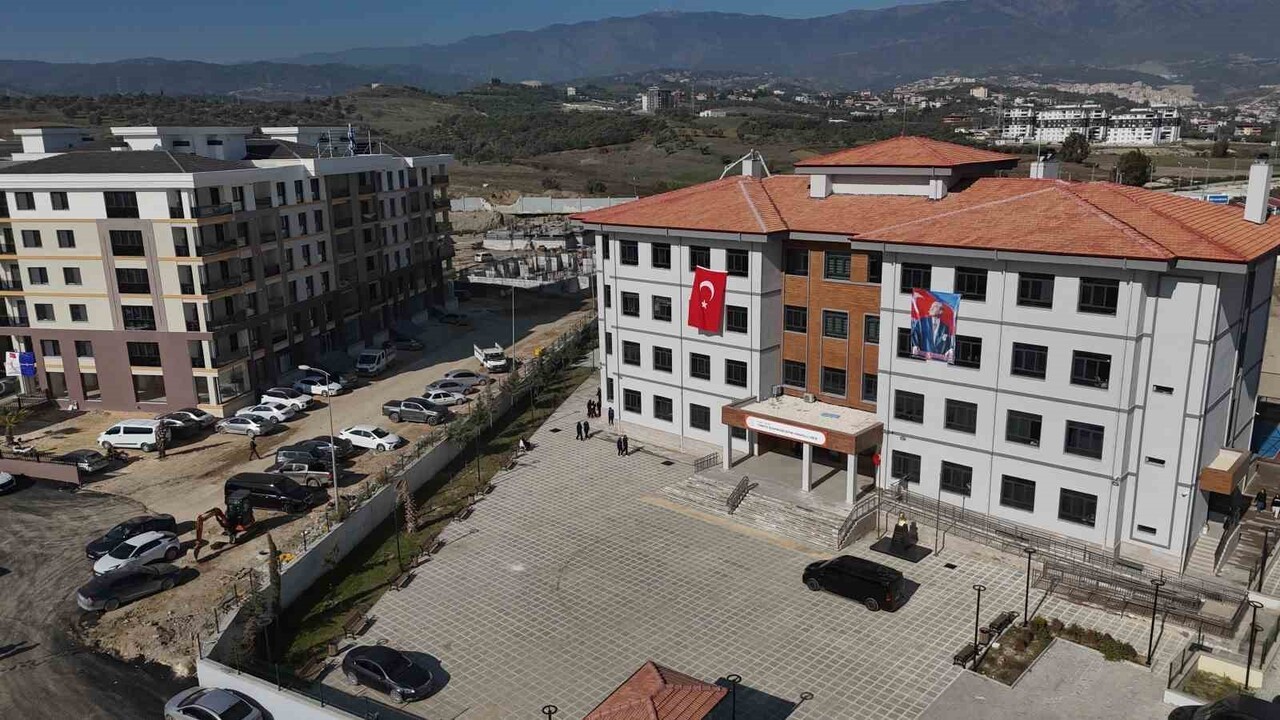 HATAY VALİSİ MUSTAFA MASATLI VE İŞ BANKASI GENEL MÜDÜRÜ HAKAN ARAN, ASRIN FELAKETİ OLAN DEPREMDE...