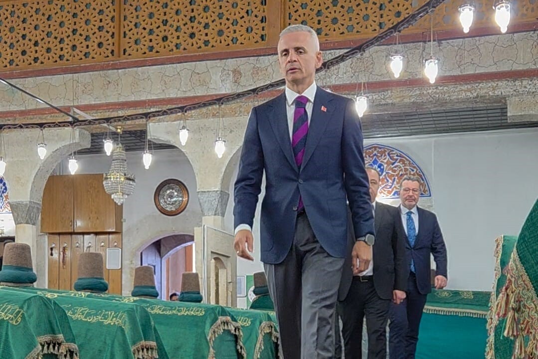 HAZRETİ MEVLANA'NIN 752. VUSLAT YIL DÖNÜMÜ ULUSLARARASI ANMA TÖRENLERİ KARAMAN'DA DÜZENLENEN...