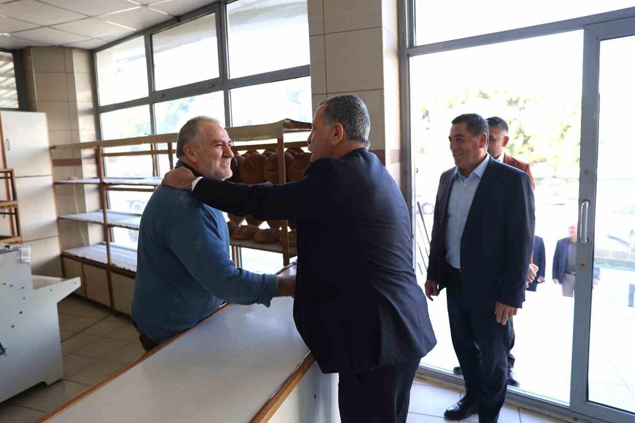 HER FIRSATTA HALKLA İÇ İÇE OLAN YUNUSEMRE BELEDİYE BAŞKANI SEMİH BALABAN, UNCUBOZKÖY MAHALLESİ...