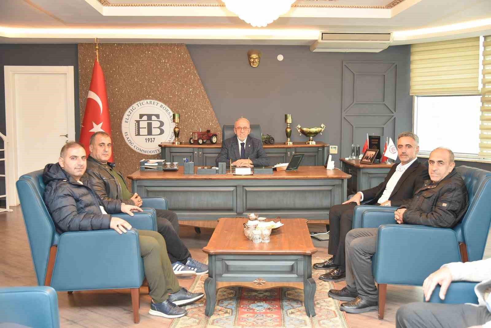 HEYLANLILAR YARDIMLAŞMA VE DAYANIŞMA DERNEĞİ BAŞKANI HÜSEYİN GÜL, DERNEK YÖNETİM KURULU ÜYELERİYLE...