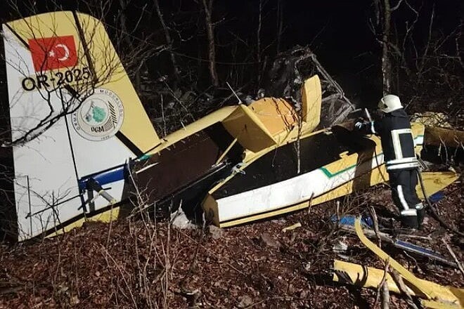 HIRVATİSTAN İTFAİYECİLER BİRLİĞİ, TÜRKİYE’YE AİT YANGIN SÖNDÜRME UÇAĞININ SENJ KENTİ YAKINLARINDA...