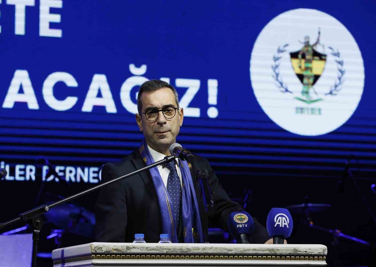 HUKUKÇU FENERBAHÇELİLER DERNEĞİ'NİN 5. KURULUŞ YILDÖNÜMÜNDE KONUŞAN FENERBAHÇE BAŞKANI SADETTİN...