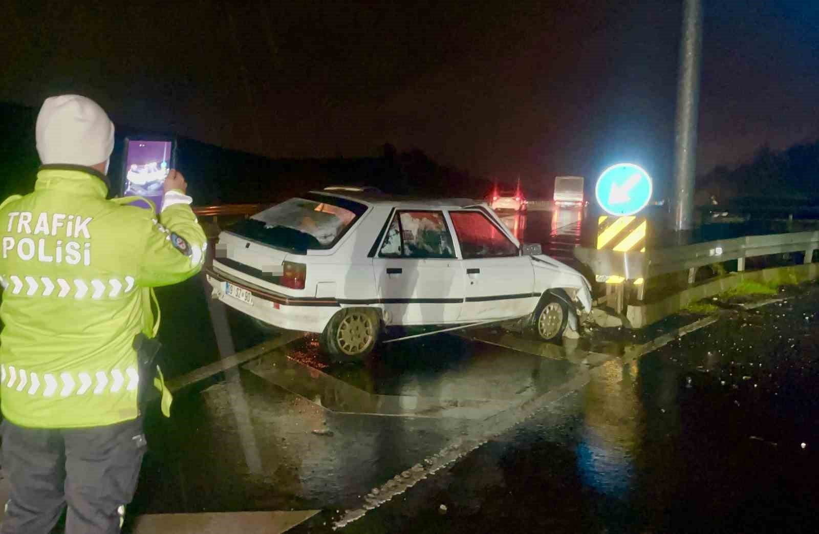 HURDAYA DÖNEN OTOMOBİLDEN YARA ALMADAN ÇIKTI, “EMNİYET KEMERİ TAKMASAM CAMDAN ÇIKARDIM”...