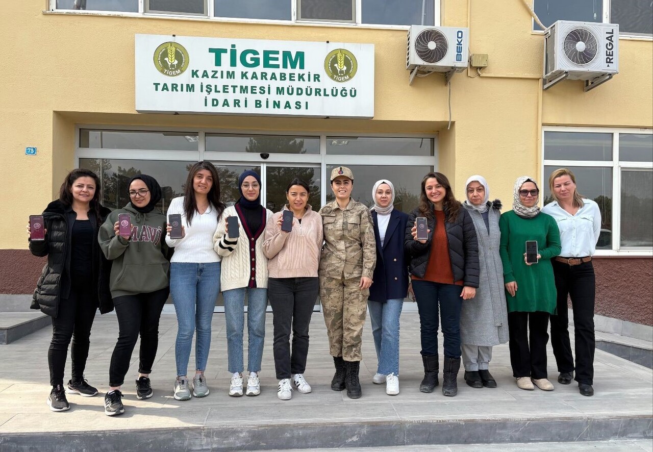 IĞDIR'DA "KADINA EL KALKAMAZ" BİLGİLENDİRME FAALİYETİ GERÇEKLEŞTİRİLDİ