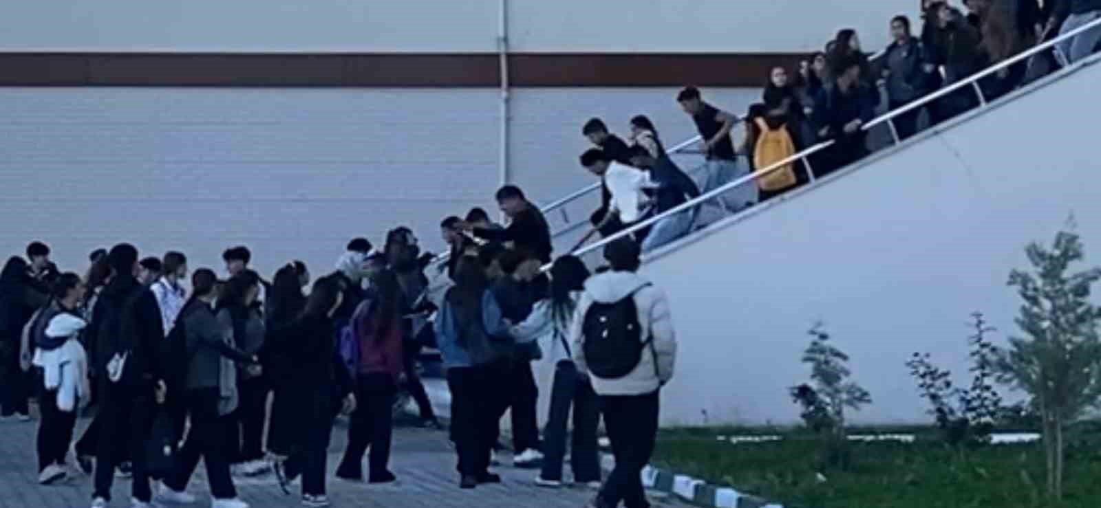 IĞDIR’DA ELİ SOPALI ŞAHISLAR OKUL BASTI