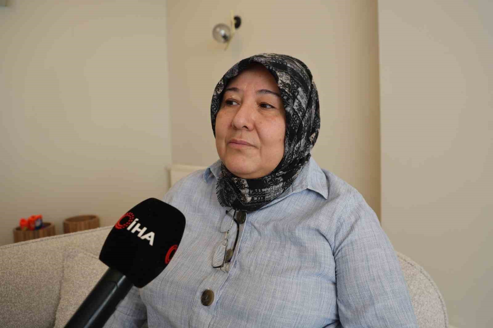 İHLAS HABER AJANSI MUHABİRİNE KONUŞAN ANNE ZUHAL DÖLEK, OĞLUNUN BİR AN ÖNCE ÜLKESİNE DÖNMESİNİ...