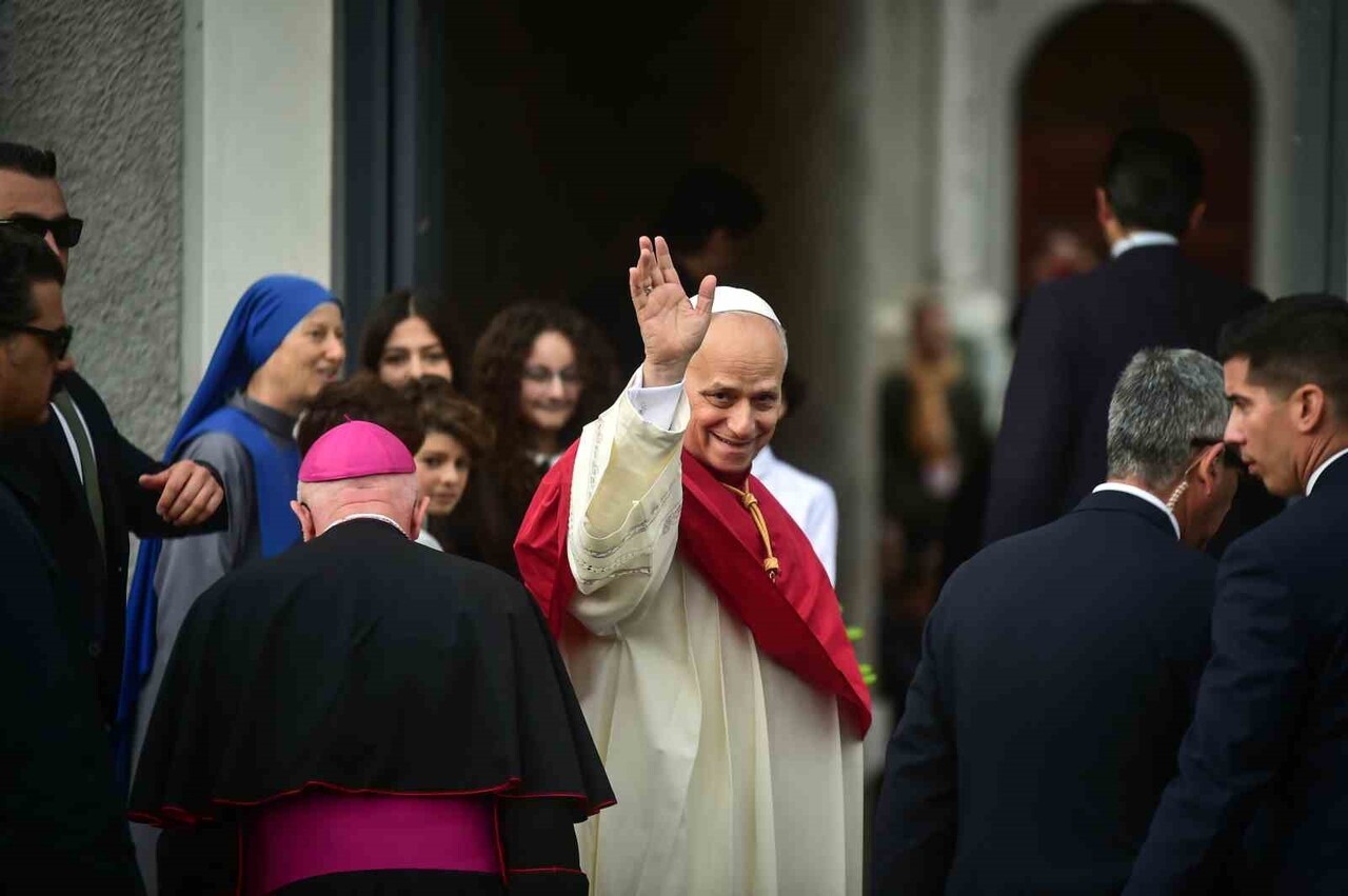 İLK RESMİ ZİYARETİNİ TÜRKİYE'YE YAPAN PAPA 14. LEO, İSTANBUL TEMASLARI KAPSAMINDA DİN ADAMLARIYLA...