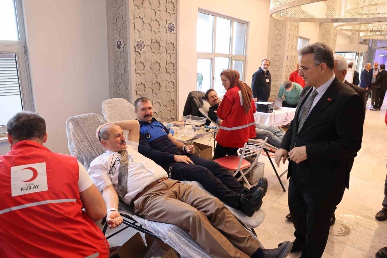 İLKADIM BELEDİYESİ PERSONELLERİ, TÜRK KIZILAY ORTA KARADENİZ BÖLGE KAN MERKEZİ MÜDÜRLÜĞÜ...