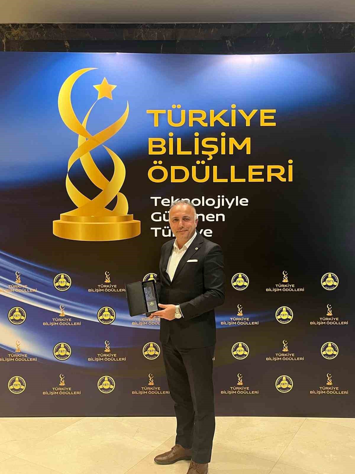 İNEGÖL BELEDİYESİ’NİN GELİŞTİRDİĞİ 'AFET ÇANTASI MOBİL UYGULAMASI' TÜRKİYE BİLİŞİM ÖDÜLLERİ...