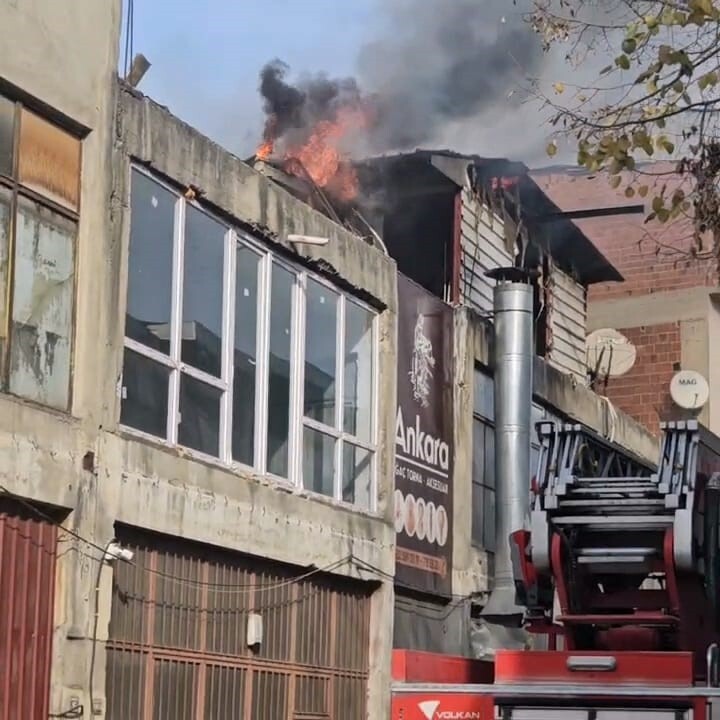 İNEGÖL MOBİLYA SANAYİNDE YANGIN