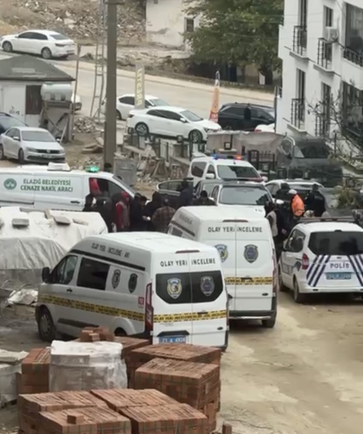 İNŞAATTAN DÜŞEN BEKÇİ HAYATINI KAYBETTİ