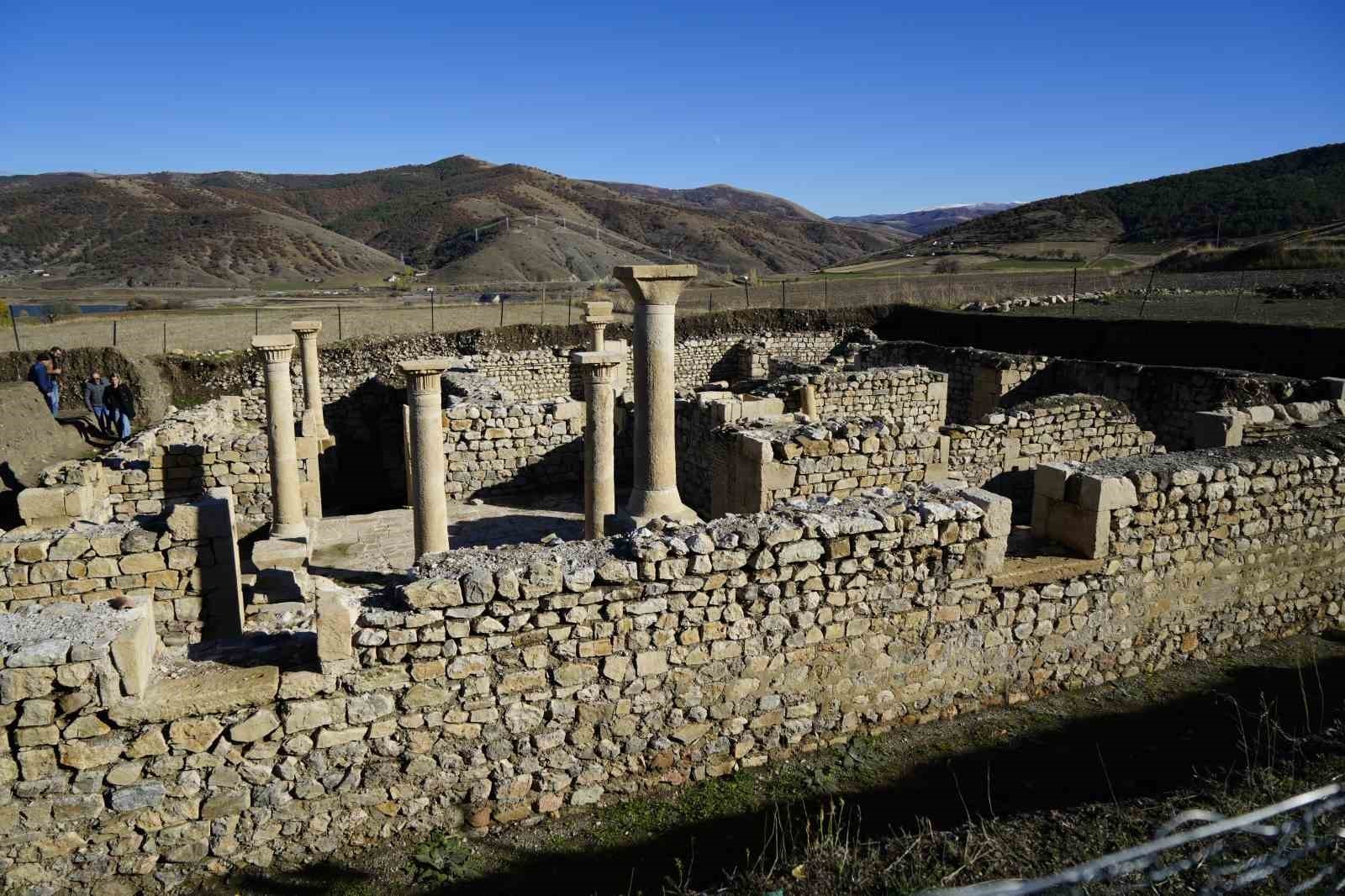 İSİS BÜSTÜ 1872’DE BRİTİSH MUSEUM’A KAÇIRILAN AFRODİT BÜSTÜNÜN ARDINDAN SATALA’DA GÜN YÜZÜNE...
