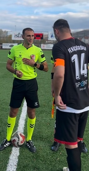 İSTANBUL BÖLGESİ HAKEMLERİNDEN GÜRCAN BAYRAKTAR’IN, BÖLGESEL AMATÖR LİG MAÇI ÖNCESİ YAŞÇA BÜYÜK...