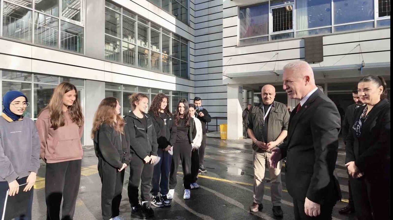 İSTANBUL ÇOCUKLARI VAKFI'NIN BAŞLATTIĞI "ENGELSİZ ÇOCUKLAR, MUTLU SINIFLAR" PROJESİ ÇERÇEVESİNDE...