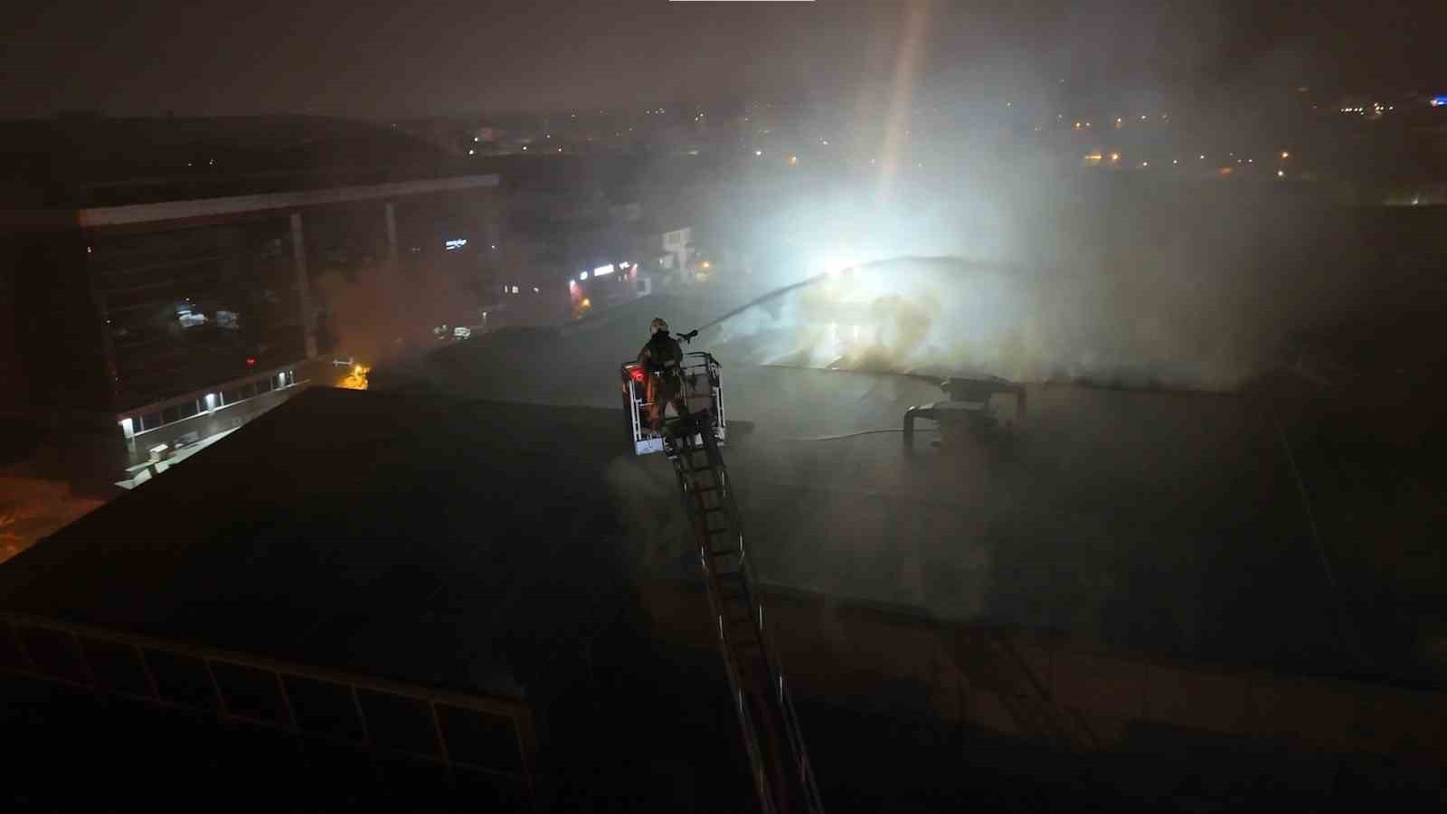 İSTANBUL DUDULLU ORGANİZE SANAYİ BÖLGESİ’NDE BULUNAN 3 KATLI BİR ELEKTRONİK FABRİKASINDA GECE...