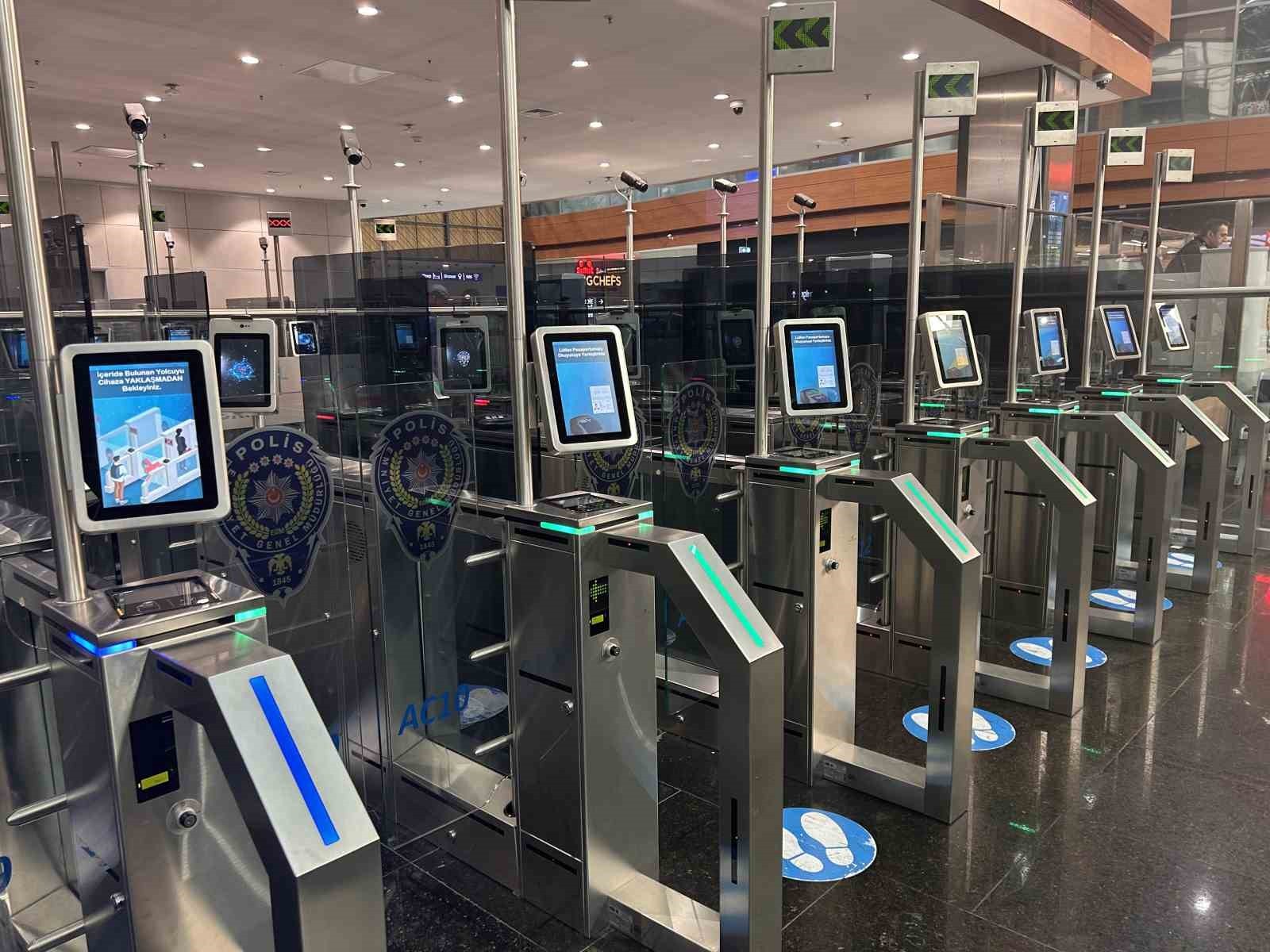 İSTANBUL SABİHA GÖKÇEN HAVALİMANI, YAPAY ZEKÂ DESTEKLİ DİJİTAL SİSTEMLERLE YOLCU DENEYİMİNİ...