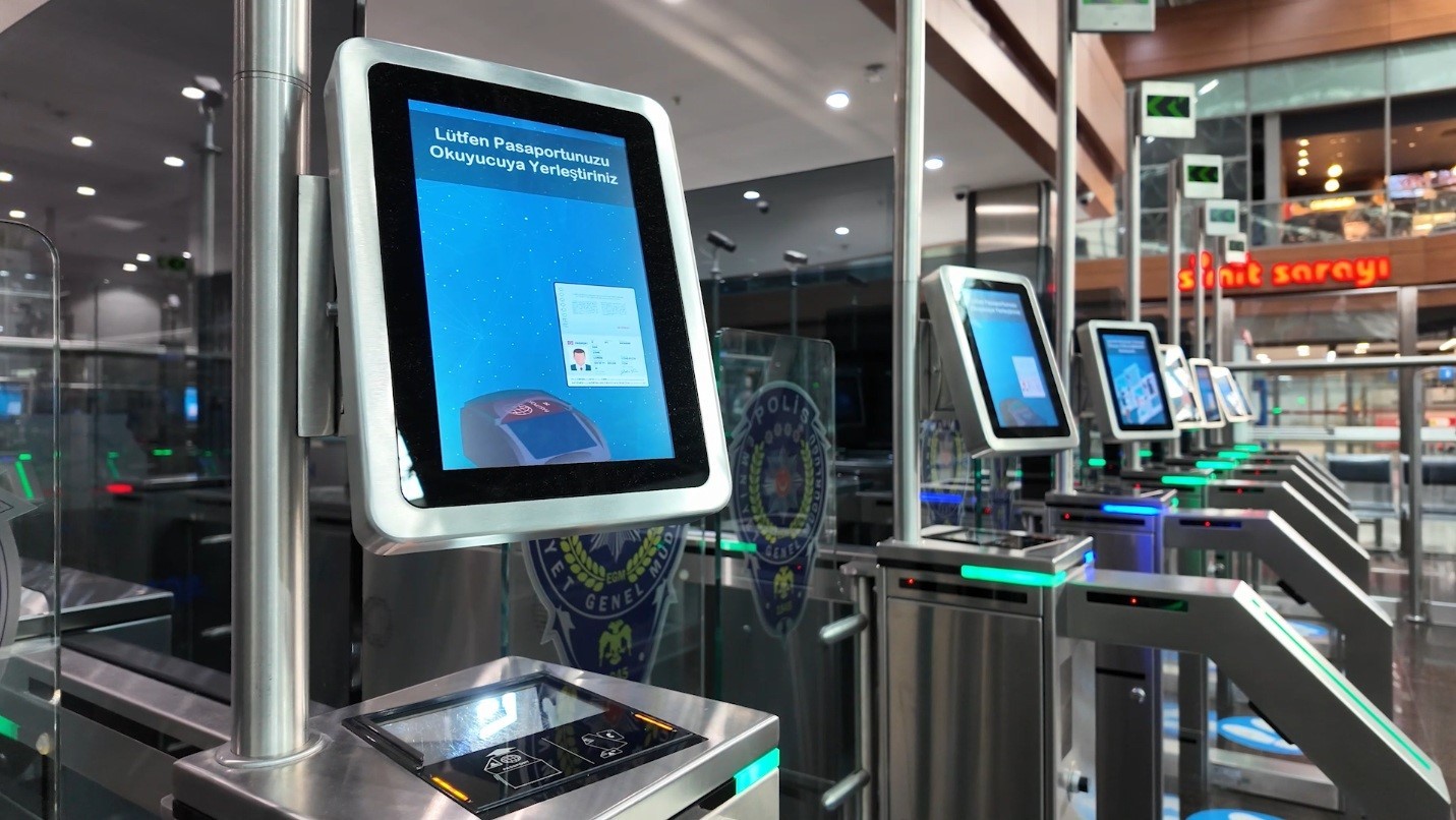 İSTANBUL SABİHA GÖKÇEN HAVALİMANI, YAPAY ZEKÂ DESTEKLİ DİJİTAL SİSTEMLERLE YOLCU DENEYİMİNİ...