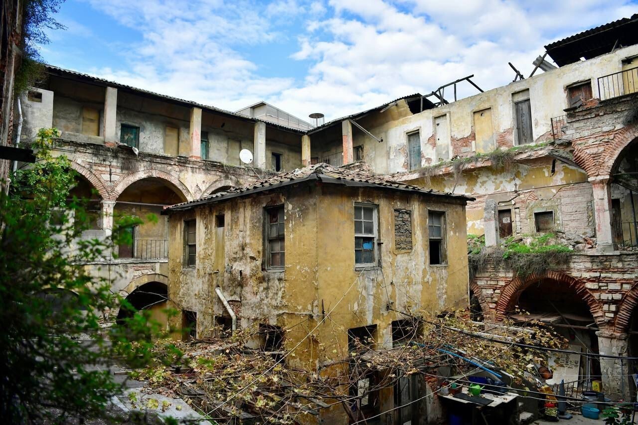 İSTANBUL’UN HAN KÜLTÜRÜNÜ YÜZYILLARDIR YAŞATAN NADİDE YAPILARDAN ŞEKERCİ HAN, KAPSAMLI BİR...