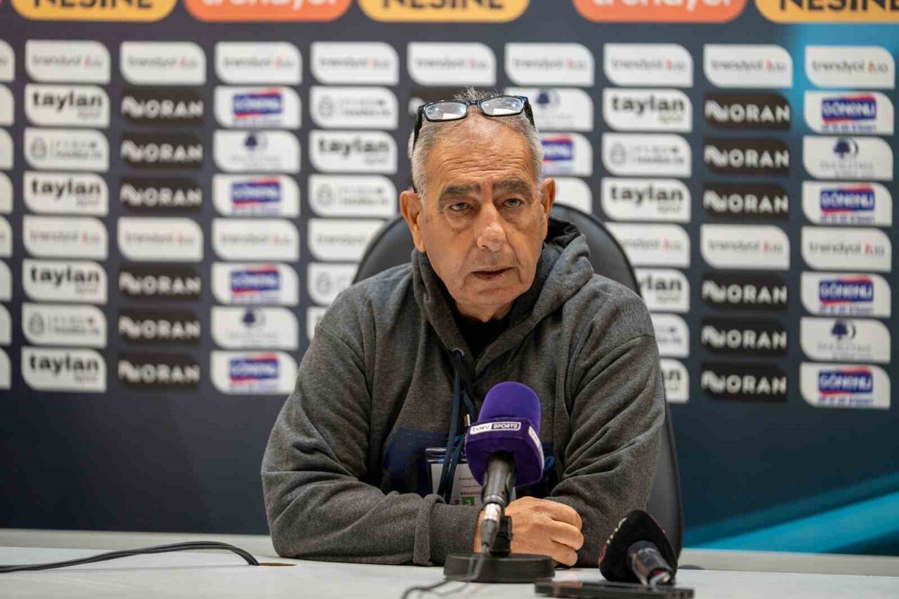 İYİ NİYETLE ÇALIŞMALARINA DEVAM ETTİKLERİNİ BELİRTEN ADANA DEMİRSPOR TEKNİK DİREKTÖRÜ KUBİLAYHAN...