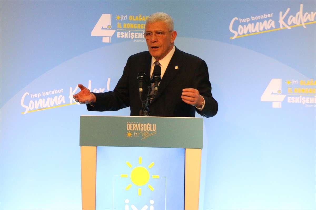 İYİ Parti Genel Başkanı Müsavat Dervişoğlu, Odunpazarı ilçesindeki Hasan Polatkan Kültür...