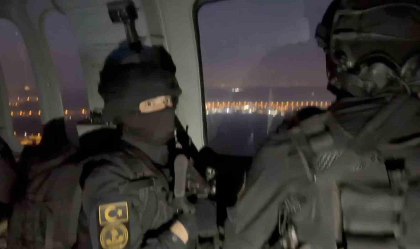 İZMİR'DE 'SARAÇLAR' ADLI ORGANİZE SUÇ ÖRGÜTÜNE YÖNELİK DÜZENLENEN OPERASYONDA, JANDARMADAKİ...