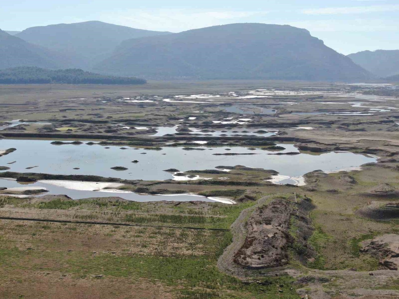 İZMİR'İN EN BÜYÜK SU KAYNAĞI OLAN TAHTALI BARAJI, KURAKLIK NEDENİYLE TARİHİNİN EN DÜŞÜK SEVİYESİNİ...