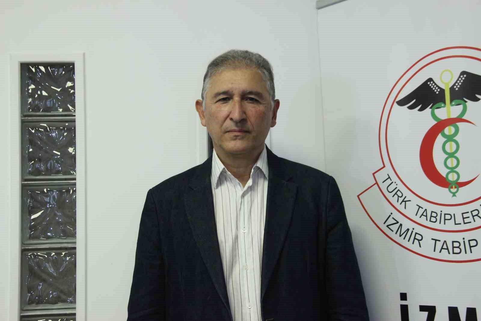 İZMİR’DE AYLARDIR SÜREN ÇÖP KRİZİ VE TEMİZLİK HİZMETLERİNDEKİ AKSAKLIKLAR, KARA SİNEKLERİN HIZLA...