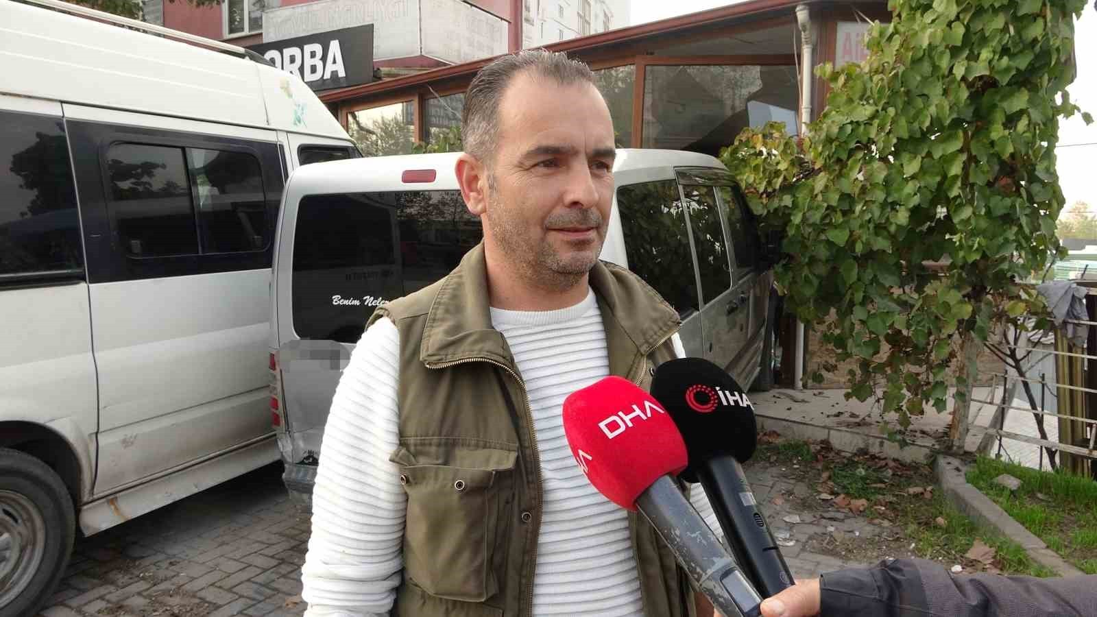 İZMİT İLÇESİNDE KONTROLDEN ÇIKAN OTOMOBİL, PARK HALİNDEKİ İKİ ARACA VE YANLARA ÇARPTI. 1 KİŞİ ÖLDÜ...