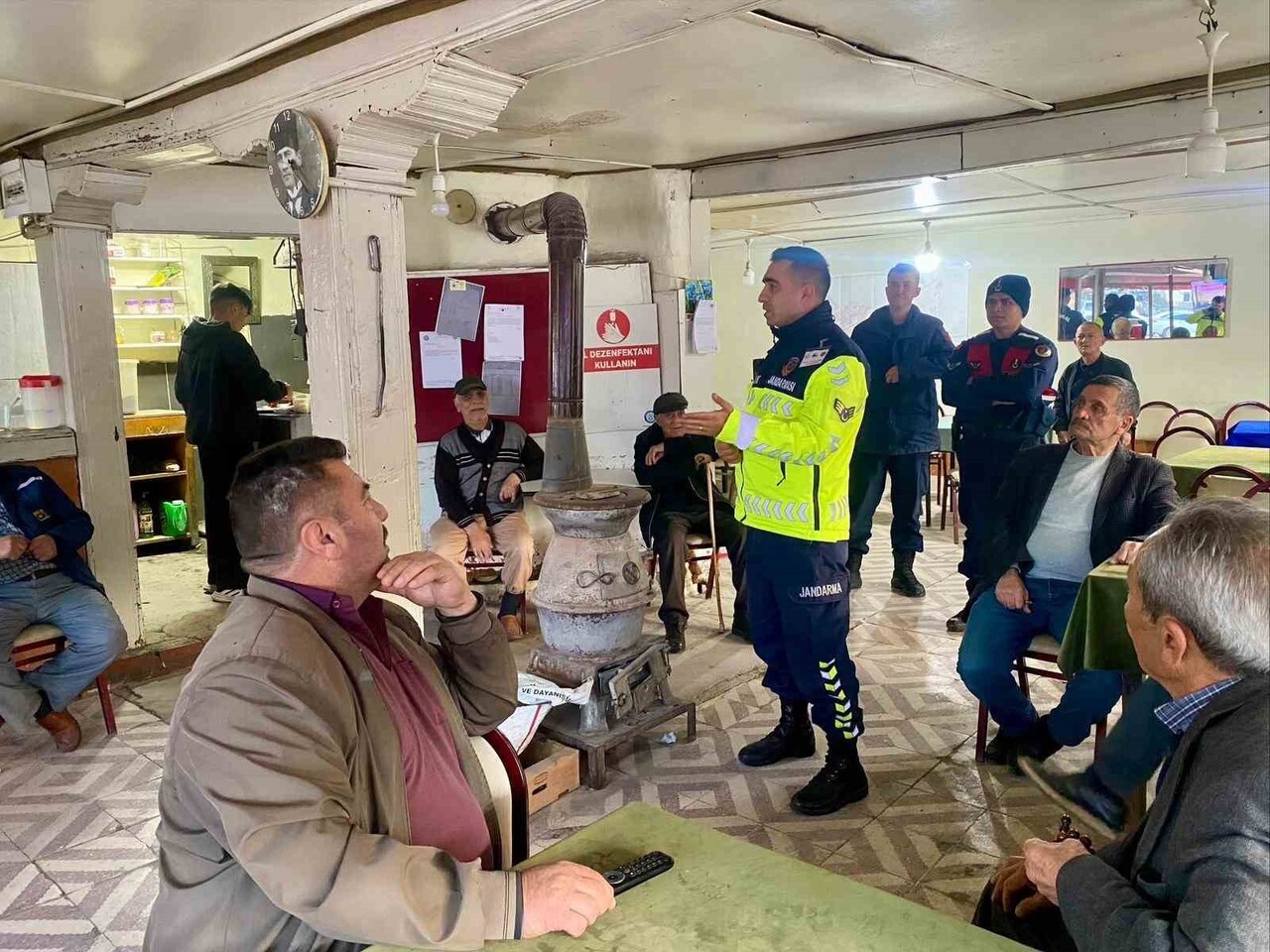 JANDARMADAN VATANDAŞLARA KIŞ LASTİĞİ UYARISI