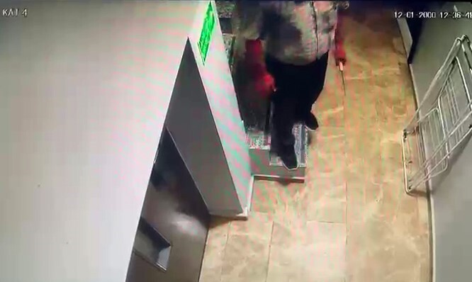 KAĞITHANE'DE BİR KİŞİ, KENDİSİNİ ALDATTIĞINI ÖNE SÜRDÜĞÜ BOŞANMA AŞAMASINDAKİ EŞİNİ, OĞLUNUN...