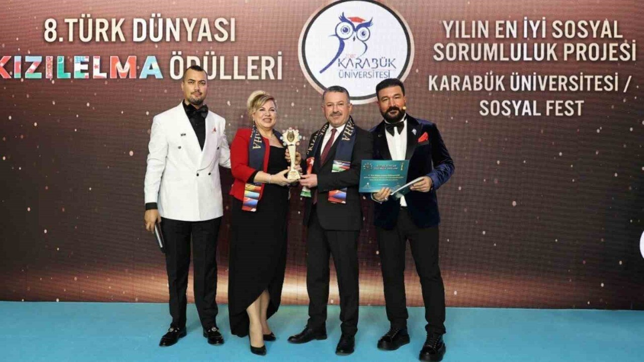 KAĞITHANE’DE DÜZENLENEN TÖRENDE ÖDÜL, KBÜ REKTÖRÜ PROF. DR. FATİH KIRIŞIK’A TAKDİM...