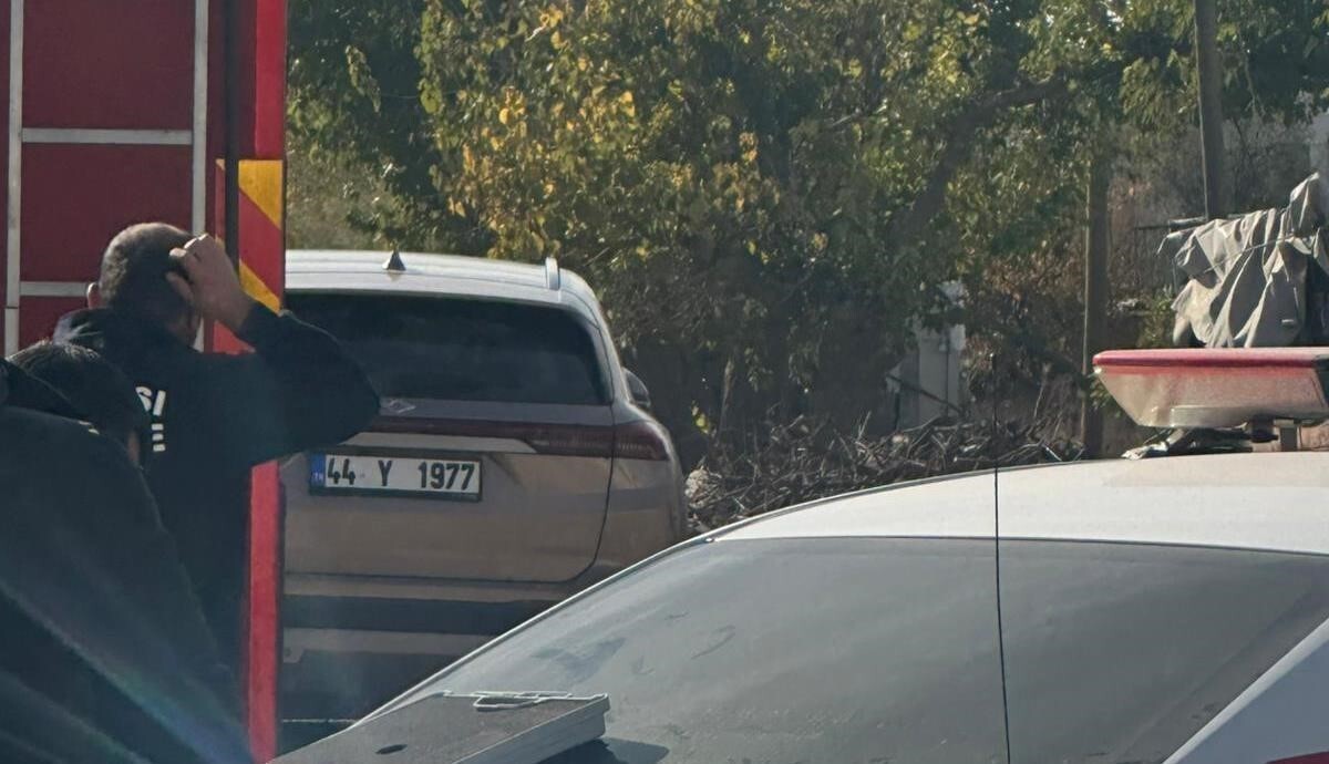 KAHRAMANMARAŞ YOLUNDA OTOMOBİLLER ÇARPIŞTI: 1 YARALI