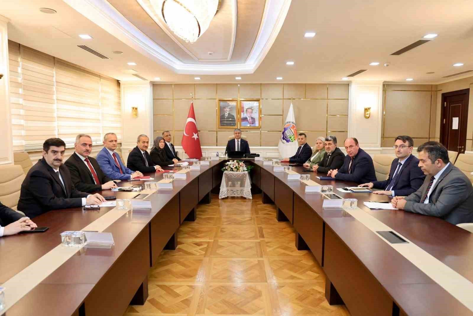 KARABÜK'TE, KADINLARIN TOPLUMSAL YAŞAMIN HER ALANINDA DAHA GÜÇLÜ ŞEKİLDE YER ALMASINI AMAÇLAYAN...