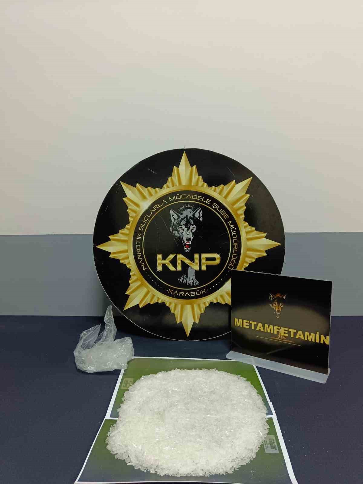 KARABÜK İL EMNİYET MÜDÜRLÜĞÜ EKİPLERİ TARAFINDAN KENT MERKEZİNDE YAPILAN İKİ AYRI OPERASYONDA...