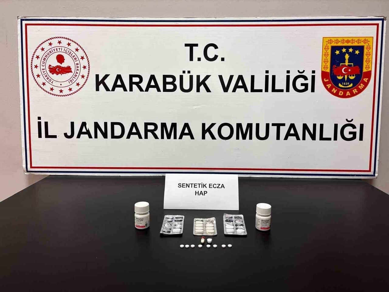 KARABÜK’TE JANDARMA EKİPLERİNİN GERÇEKLEŞTİRDİĞİ 3 FARKLI OPERASYONDA 6 ŞÜPHELİ GÖZALTINA...