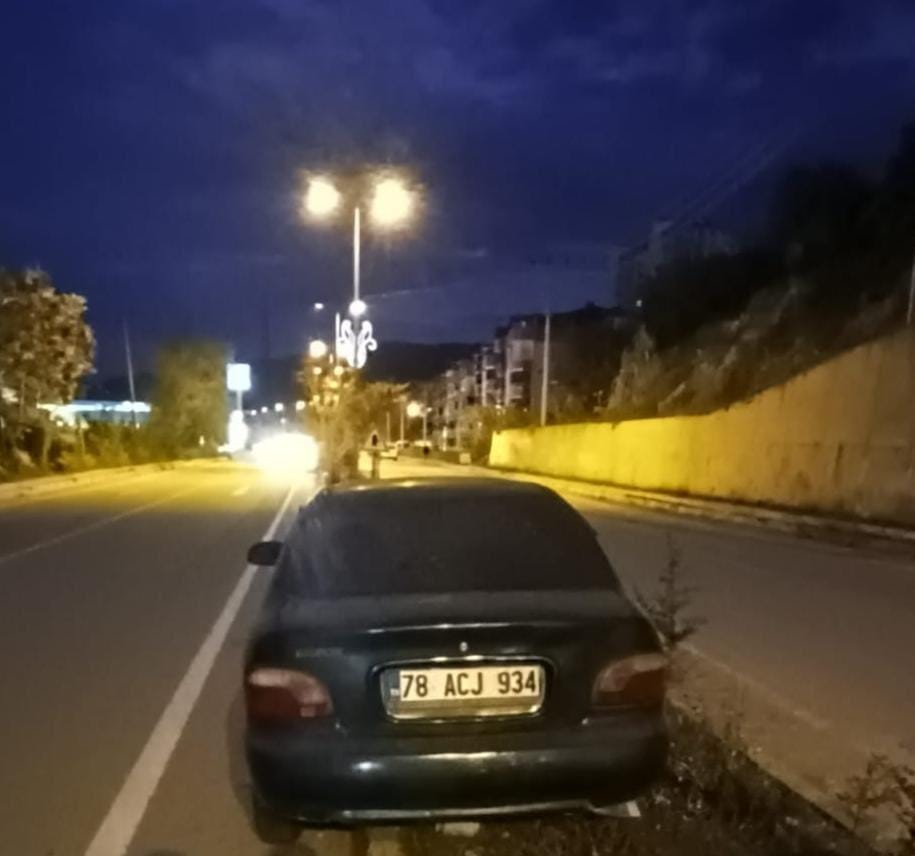 KARABÜK’ÜN ESKİPAZAR İLÇESİNDE TERS YÖNDE İLERLEYEN OTOMOBİLİN BAŞKA BİR ARAÇLA ÇARPIŞMASI SONUCU...