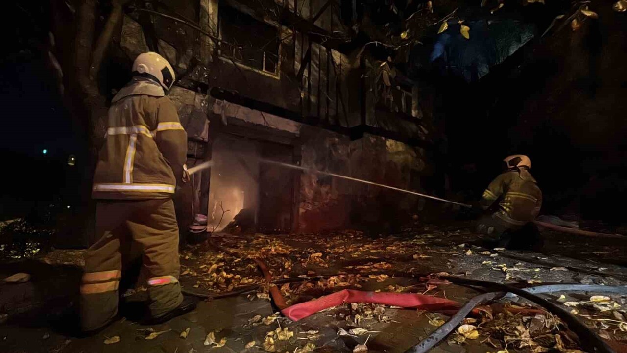 KARABÜK’ÜN SAFRANBOLU İLÇESİNDE YAKLAŞIK 150 YILLIK TARİHİ KONAK ÇIKAN YANGIN KONTROL ALTINA...