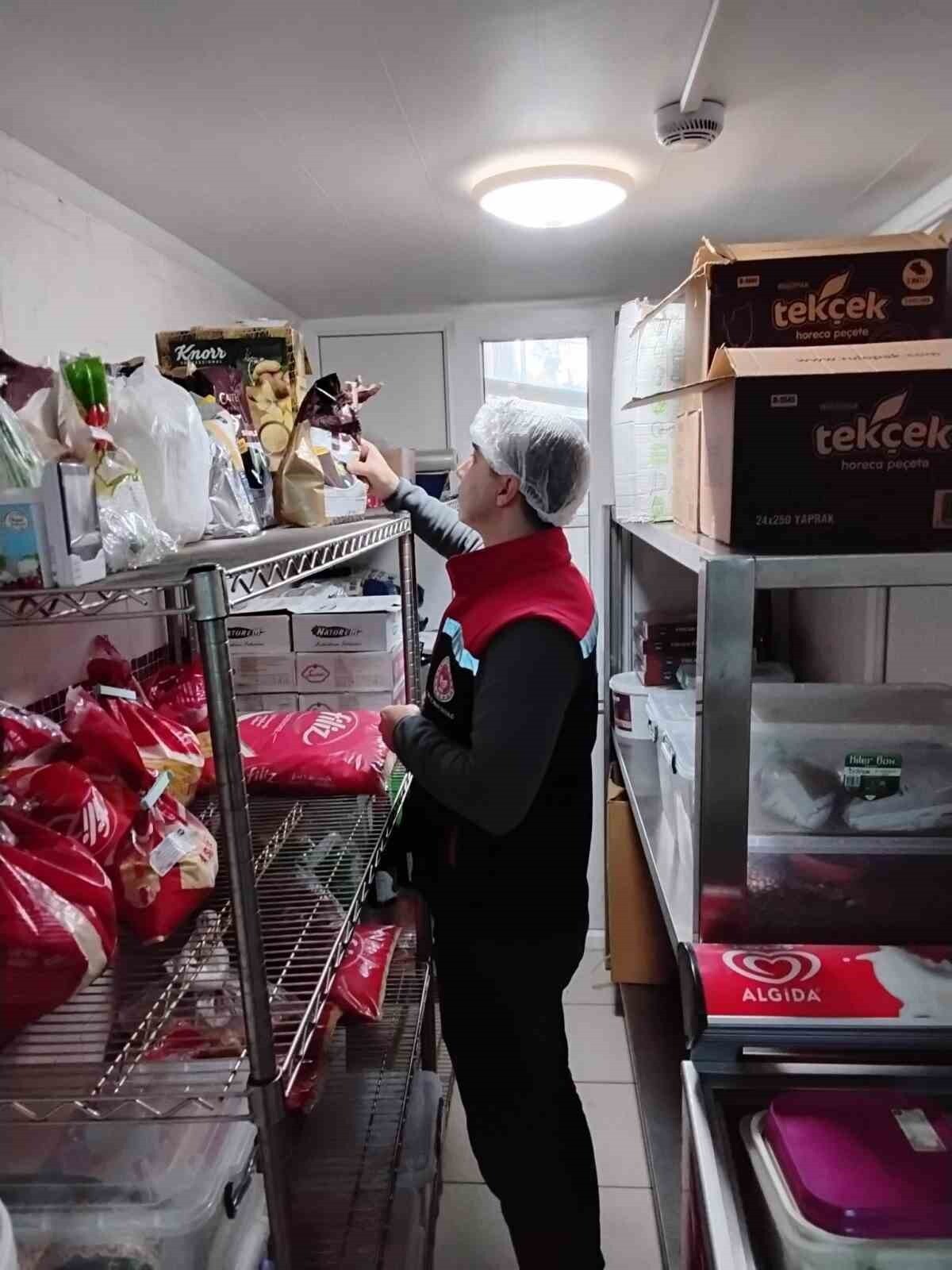 KARACASU İLÇE TARIM VE ORMAN MÜDÜRLÜĞÜ, YÜKSEK RİSKLİ GIDA ÜRÜNLERİNE YÖNELİK DENETİMLERİNİ...