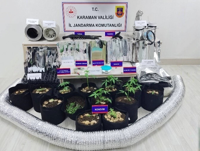 KARAMAN'DA JANDARMANIN YAPTIĞI UYGULAMALARDA 148 ADET TARİHİ SİKKE İLE UYUŞTURUCU MADDE ELE...