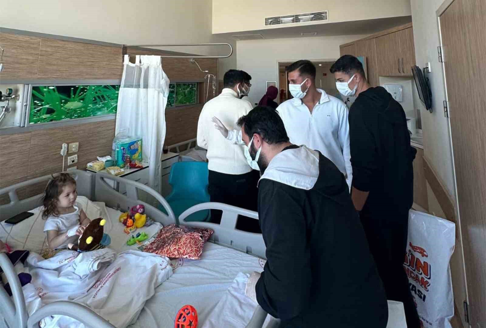 KARAMAN GENÇLİK VE SPOR İL MÜDÜRLÜĞÜNE BAĞLI PİRİ REİS ERKEK YURDU GÖNÜLLÜ ÖĞRENCİLERİ, "LÖSEMİLİ...