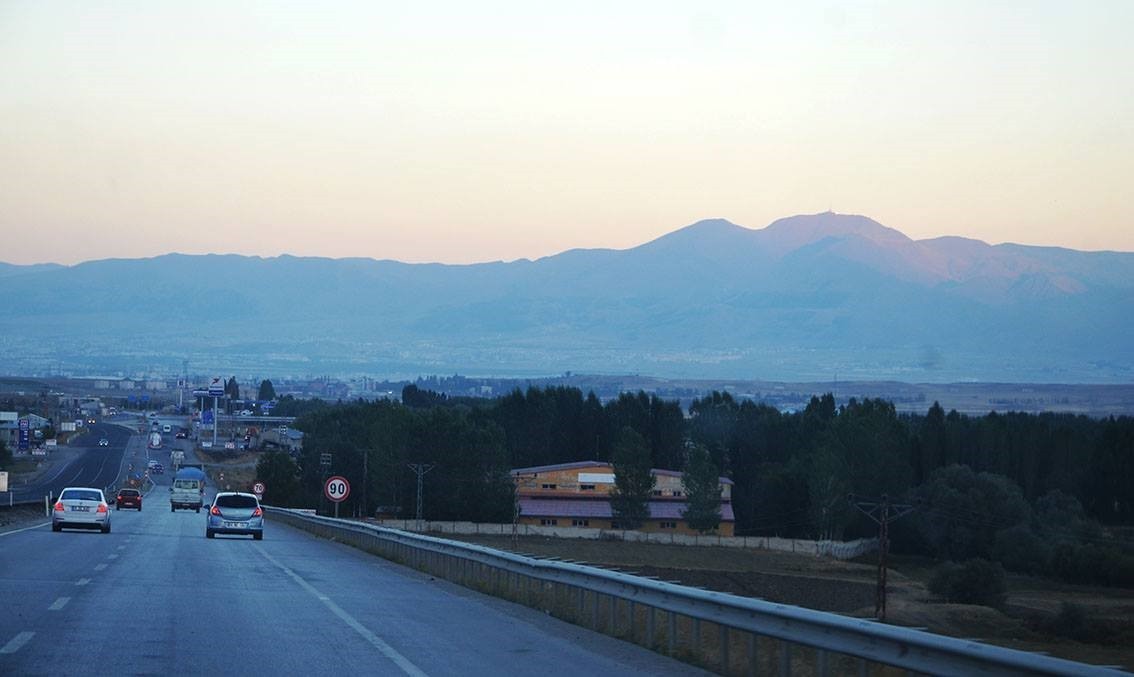 KARAYOLLARINDA DEĞİŞEN ŞARTLAR DİKKATE ALINARAK ÜLKE GENELİNDE HIZ SINIRINI BELİRLEYEN...