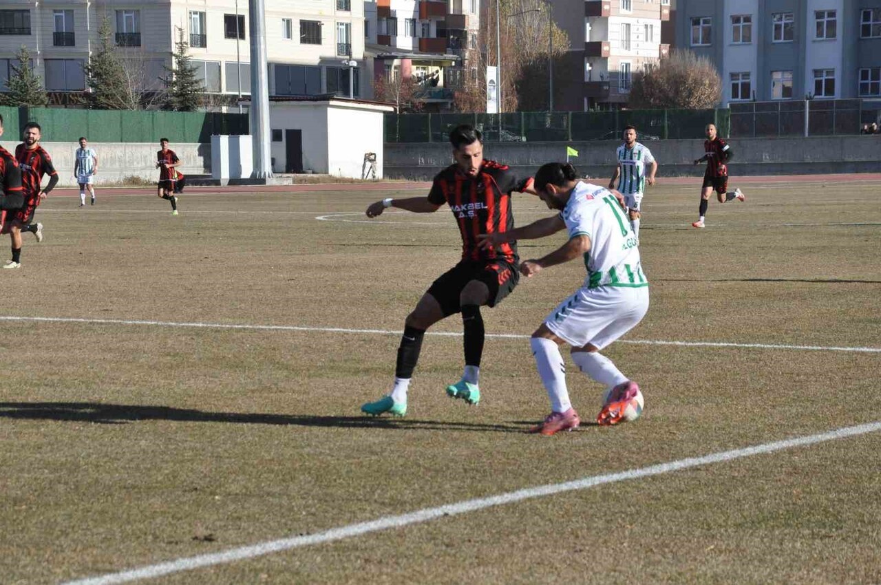 KARS 36 SPOR: 1 HAKKARİ ZAP SPOR:  1(KARS-İHA)