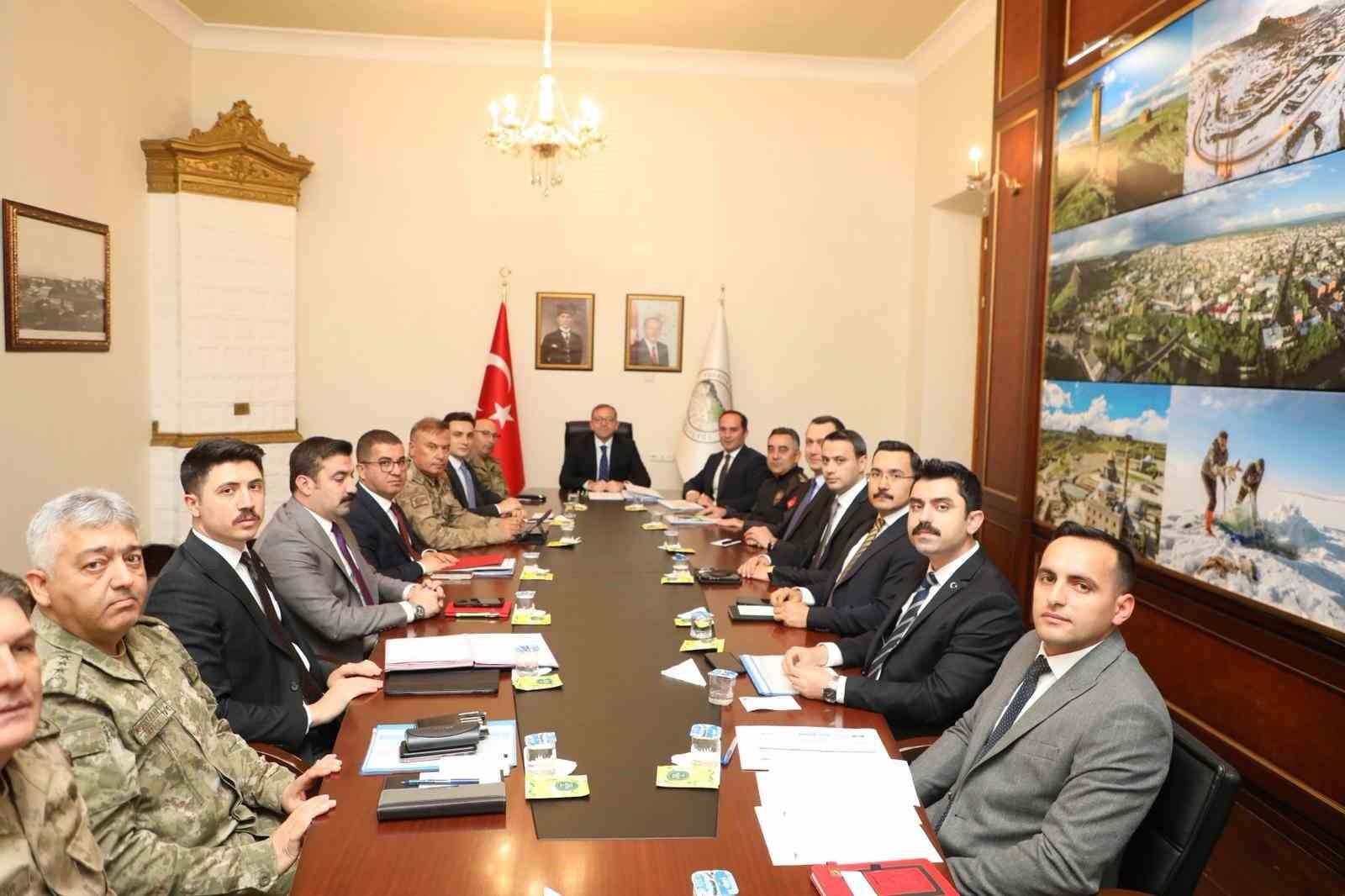 KARS VALİSİ ZİYA POLAT BAŞKANLIĞINDA, "İL GÜVENLİK VE ASAYİŞ KOORDİNASYONTOPLANTISI"...