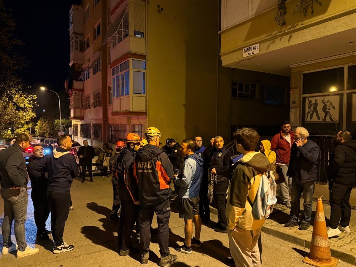 Kartal Yukarı Mahallesi Doğan Sokak'ta bulunan 17 daireli 4 katlı apartmanın kolonlarında...