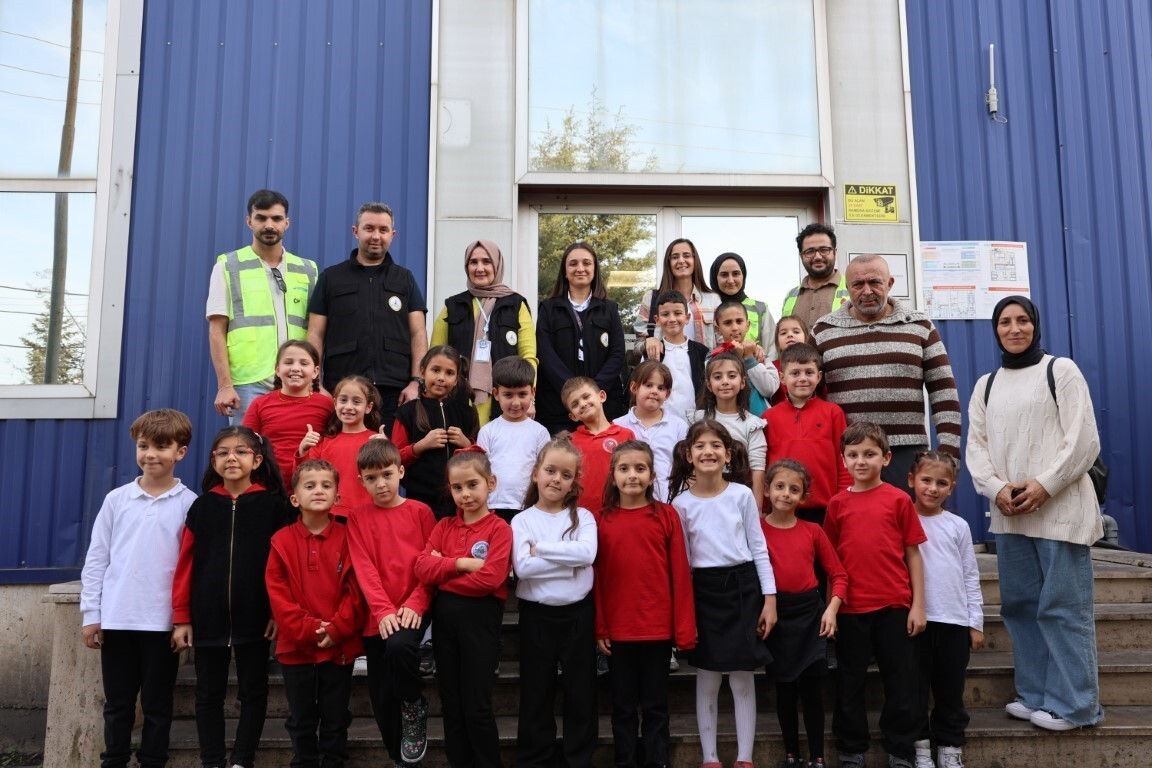 KARTEPE BELEDİYESİ, İLKOKUL ÖĞRENCİLERİNE YÖNELİK DÜZENLEDİĞİ GERİ DÖNÜŞÜM FARKINDALIK...