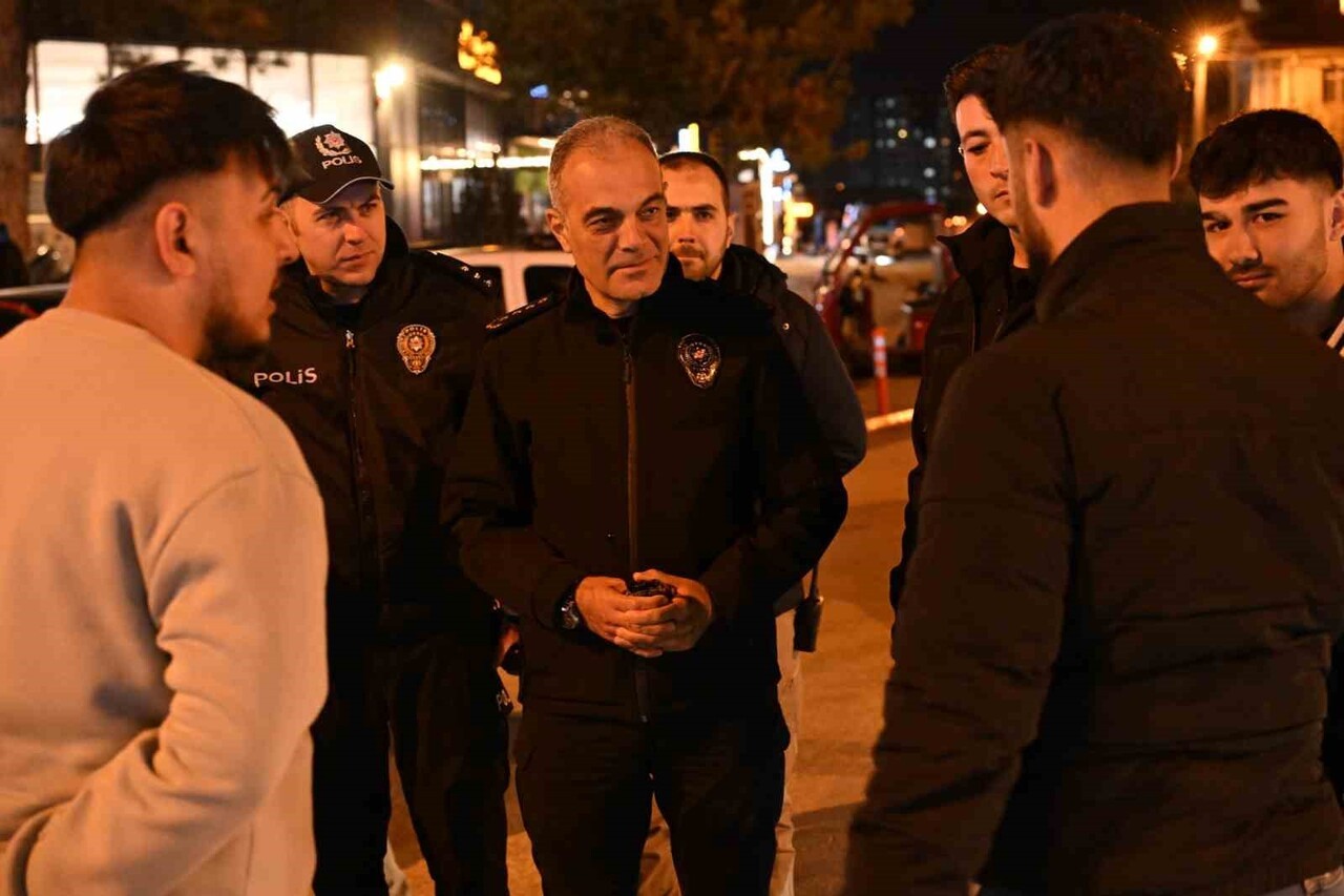 KASTAMONU'DA İL EMNİYET MÜDÜRLÜĞÜ EKİPLERİNCE GERÇEKLEŞTİRİLEN EŞ ZAMANLI HUZUR UYGULAMASINDA 2...