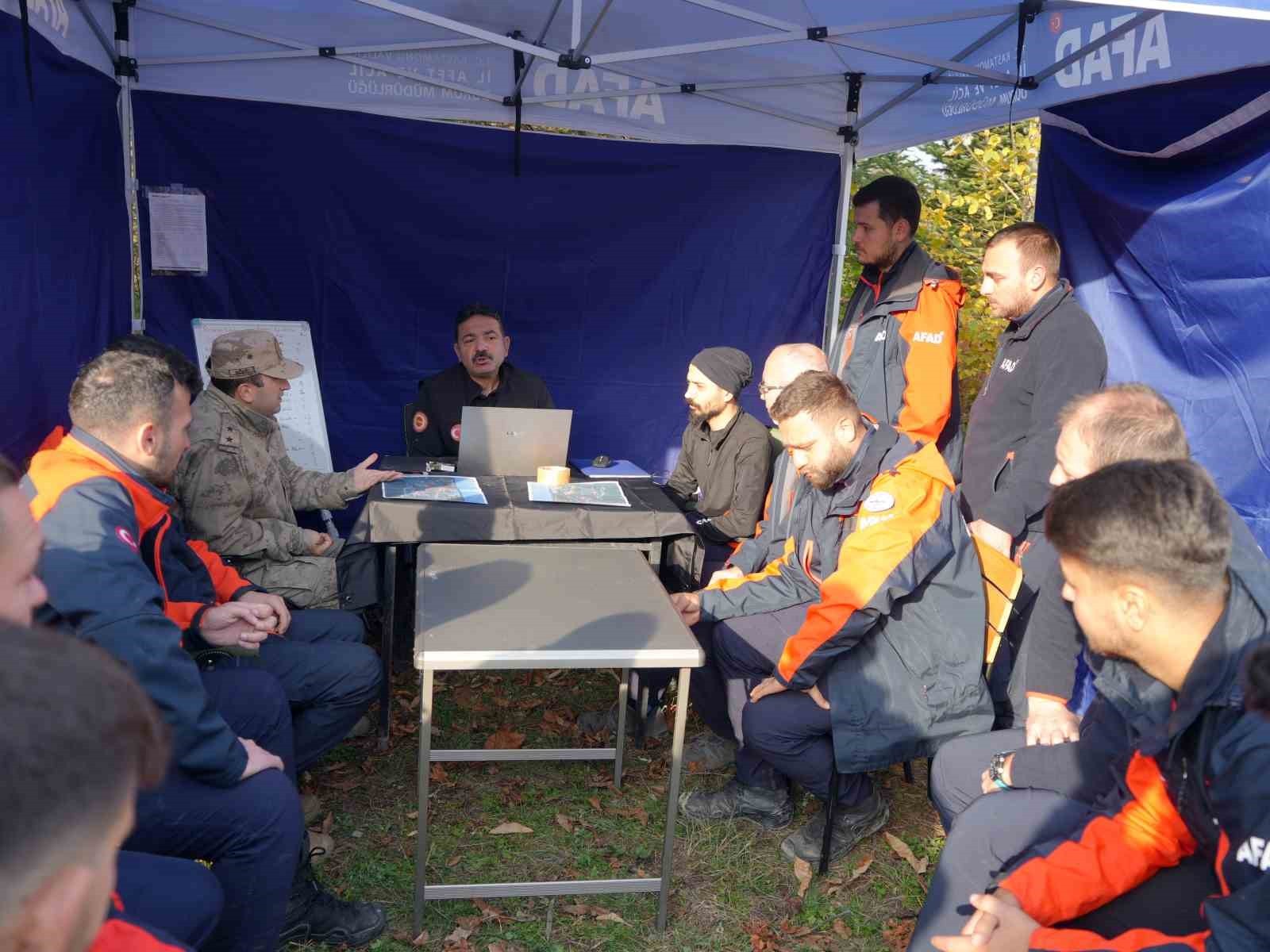 KASTAMONU'NUN BOZKURT İLÇESİNDE KAYBOLAN ANNE İLE 5 YAŞINDAKİ OĞLUNU ARAMA ÇALIŞMALARI ALTINCI...