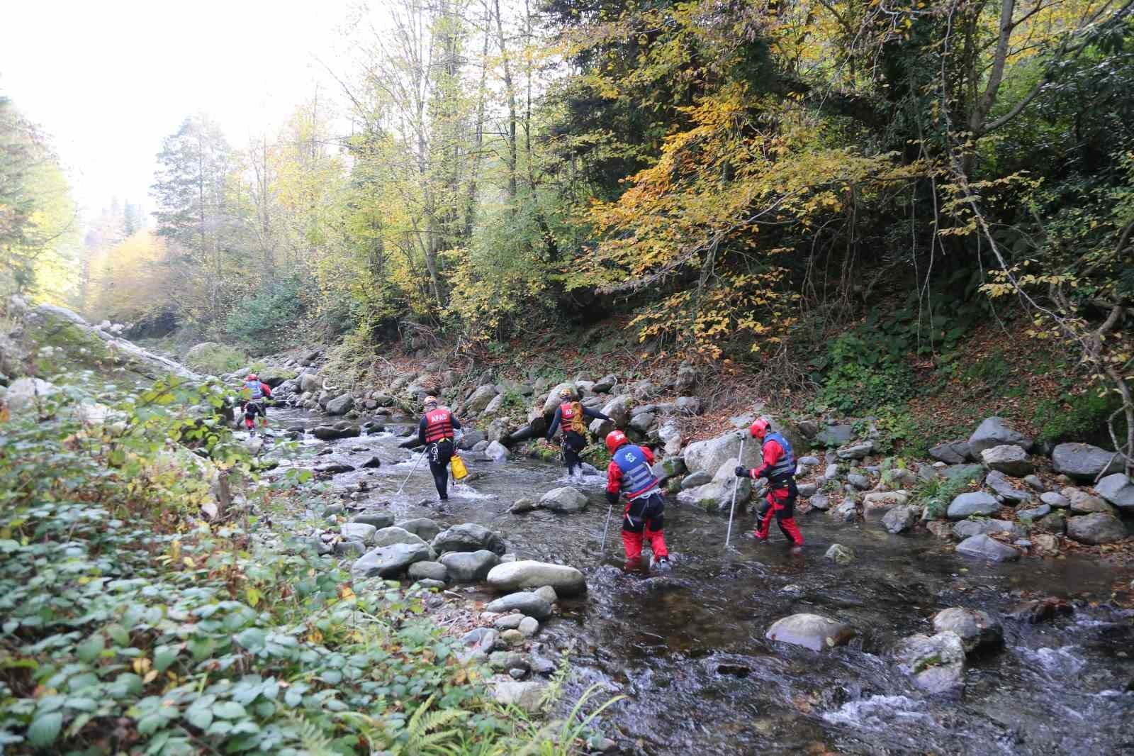 KASTAMONU'NUN BOZKURT İLÇESİNDE KAYBOLAN ANNE İLE 5 YAŞINDAKİ OĞLUNU ARAMA ÇALIŞMALARI İLİŞLİ...